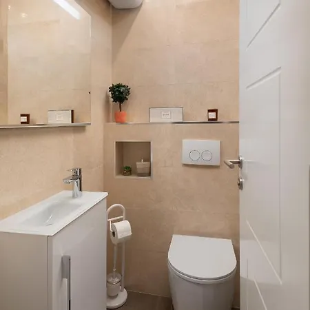 Luxury Oasis - Free Parking In Garage Split
