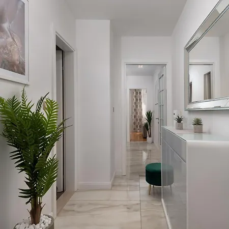 Luxury Oasis - Free Parking In Garage * سبليت