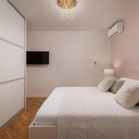 Luxury Oasis - Free Parking In Garage * سبليت