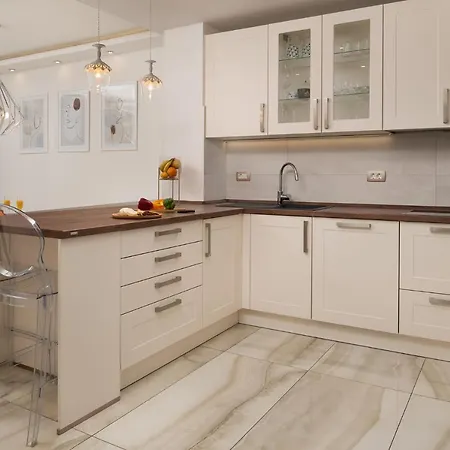 Apartment Luxury Oasis - Free Parking In Garage Split